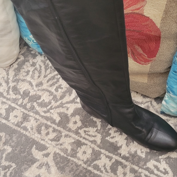 Boots - Picture 3 of 7